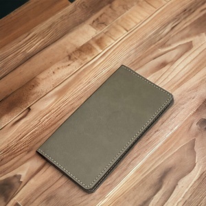 Funda para Chequera de Cuero Genuino Estilo Vintage, Tarjetero con Bloqueo RFID, Color y Logotipo Personalizables, Regalo Empresarial para Él - Product Image 1