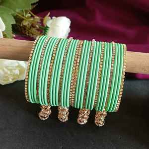 Joyería de cristal indio Brazalete de metal con diamantes de imitación con borla colgante Pulsera Fabricante indio Joyería Boda Brazalete nupcial Se - Product Image 2