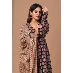 Ensemble de costume élégant Anarkali avec miroir lourd Robe traditionnelle longueur au sol Dupatta pour les célébrations festives hiver/été - Product Image 4