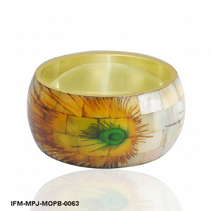 Bracelet en mosaïque de nacre artisanal avec art de la plume de paon, incrustation de laiton, bracelet en coquillage, cadeau pour elle - Product Image 1