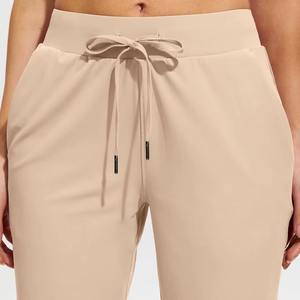Vente en gros de pantalons de survêtement pour femmes Tissu doux Taille élastique Jambe droite Joggers confortables Logo personnalisé disponible - Product Image 4