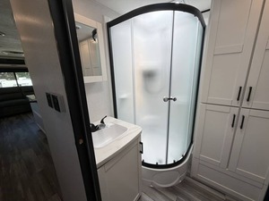 Nouvelle caravane Jayco Jay F-l-i-g-h-t S-l-x 334RTS 2026 à vendre pour le camping et les voyages - Product Image 2