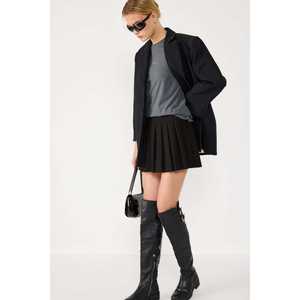 Camiseta de Cuello Redondo y Corte Holgado en Color Carbón - Product Image 4