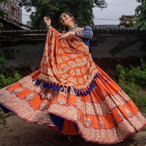 Diseñador tradicional indio Lehenga Choli con trabajo hecho a mano encaje Dupatta para mujeres Digital impreso Lehenga Choli Material sin costuras - Product Image 4