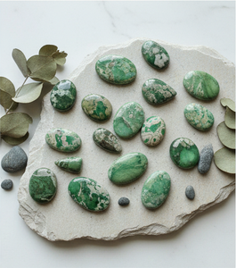 Gema de Variscita Natural Hecha a Mano, Gema Suelta de Alta Calidad en Corte Ovalado, Cabujón de Tamaño Libre, Perfecto para Cristales Curativos y Artesanía - Product Image 2