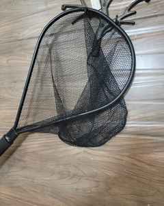 Filet à main en bois de haute qualité pour la pêche à la mouche et la libération de la truite avec un long crochet de suspension élastique profond - Product Image 3