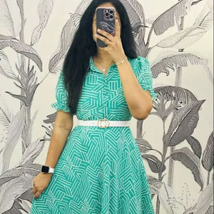 ชุดเดรสแบบชิ้นเดียวพิมพ์ลายดอกไม้สำหรับผู้หญิงชุดเดรสผ้า Georgette พิมพ์ลายดอกไม้ผ้าไหมสำหรับงานแต่งงานและงานปาร์ตี้สไตล์ salwar สำหรับผู้ใหญ่ - Product Image 1