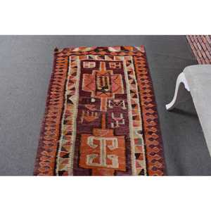 Tapis turc vintage 2,8x8,8 pi (85x267 cm), Kilim rouge avec motifs de plantes et d'arbres - Product Image 4