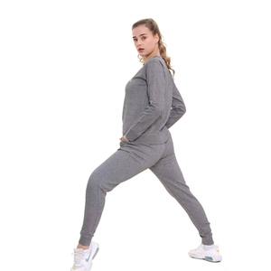 Conjunto de Sudadera con Capucha y Pantalones Deportivos Cortos con Bordado Desgastado Personalizado, Ropa Urbana de Alta Calidad con Cierre, Chándal para Mujer - Product Image 3