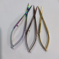 Ciseaux de qualité pour le soin des cuticules, des ongles et des sourcils, avec lames en acier inoxydable, coupe précise et lisse.