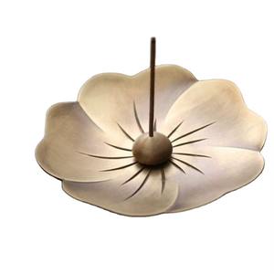 Plaque élégante pour brûleur d'encens floral, idéale pour la méditation, le yoga et les espaces de pleine conscience, fabriquée à la main en Inde - Product Image 1