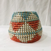 Hoogwaardige, milieuvriendelijke fruitmand van zeegras in mid-century modern stijl, handgemaakt door BaoMinh Artisan uit Vietnam