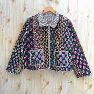 Chaqueta Acolchada de Algodón Hecha a Mano en India al por Mayor, Chaqueta Sin Mangas Kantha de Algodón Vintage de Jaipur, Chaqueta Kanth Reversible Hecha a Mano en India - Product Image 3