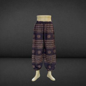 Pantalones de harén hechos en Tailandia con diseño de inspiración hippie y hawaiana con estampado Om, ideales para la exportación y el mercado internacional - Product Image 3