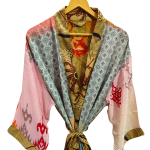 ชุดใส่ว่ายน้ำผ้าไหมเสื้อคลุมอาบน้ำผ้าไหมหลากสีเสื้อคลุมใส่กลางคืนชุดคลุมใส่ในเวลากลางคืนชุดผ้าไหมส่าหรีสไตล์วินเทจของอินเดียที่นำกลับมาใช้ใหม่ - Product Image 1