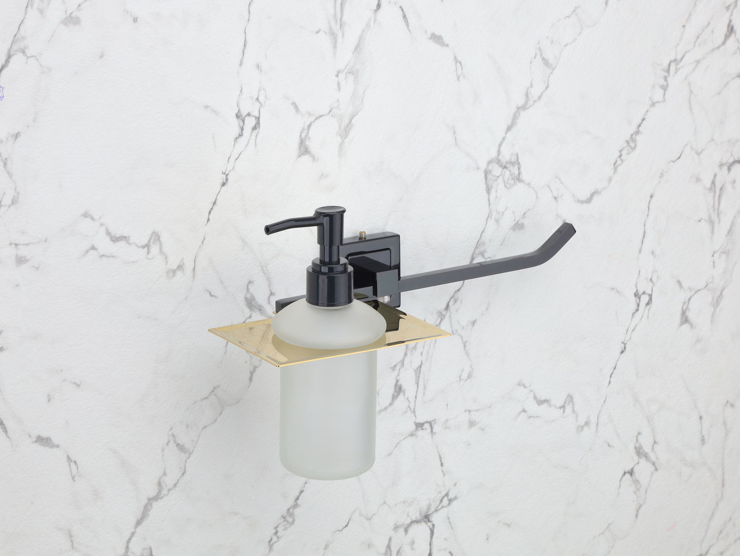 สีดำทอง