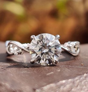 Anillo de moissanita solitario de banda trenzada para mujer, corte brillante redondo, joyería de boda y aniversario de plata de ley 925 - Product Image 1