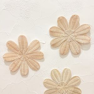 Tenture murale en bois élégante faite à la main avec motif tribal en coton, accent artistique écologique pour les espaces de vie urbains modernes - Product Image 1