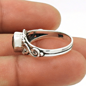 Bague en forme d'ovale en argent sterling 925 avec pierres précieuses en péridot naturel, tenue quotidienne, fabricant de bijoux faits à la main personnalisés de haute qualité - Product Image 3