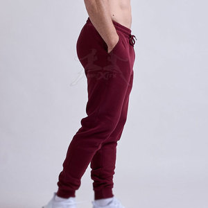 Pantalon de survêtement confortable avec poches latérales et chevilles à revers Pantalon de survêtement basique avec taille réglable et aspect propre - Product Image 3
