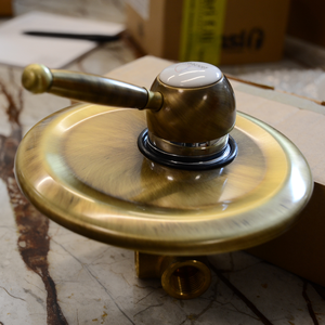 Mitigeur de douche encastré Stilmar en bronze antique, design rétro d'inspiration vintage, robinet d'appoint classique pour lavabo de salle de bain, fabriqué en Italie - Product Image 2