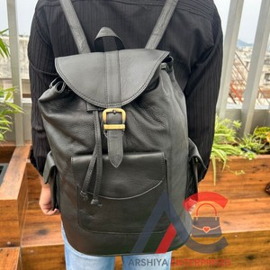 กระเป๋าเป้สะพายหลังแบบวินเทจขนาดใหญ่ทำด้วยมือหนังวัวแท้สีดำสำหรับทุกเพศกระเป๋าเดย์แพ็คสำหรับการเดินทางธุรกิจกลางแจ้ง - Product Image 1