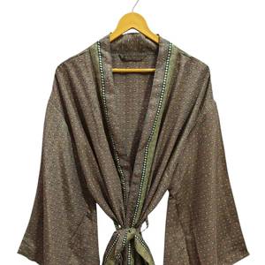 Regal House Wear Peignoir en soie douce Robe multicolore Robe de nuit Robe indienne Vintage en soie recyclée Sari Kimono, - Product Image 1