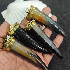 Collar con Colgante de Cuerno de Búfalo, Joyería Tribal Natural y Sostenible para Mujer, Alta Calidad - Product Image 1