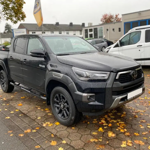 2023 para Toyota HiLux Cabina doble Invincible Usado AWD con asientos de cuero Interior oscuro Dirección izquierda - Product Image 1