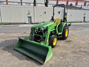 Tracteur compact John Deere 3035E avec chargeur frontal, tracteur agricole à roues 3025E pour le chargement et le transport en ferme - Product Image 6