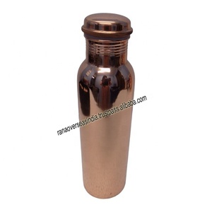 Bouteille d'eau classique en cuivre pur de haute qualité, fabriquée à la main, avec 2 gobelets en verre de cuivre, idéale pour les mariages, Diwali et les cadeaux - Product Image 5