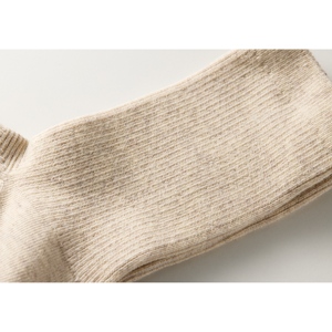 Chaussettes mi-mollet côtelées en tricot pour femme de qualité supérieure, avec design antidérapant breveté à 90 degrés, confortables pour un usage quotidien décontracté - Product Image 4