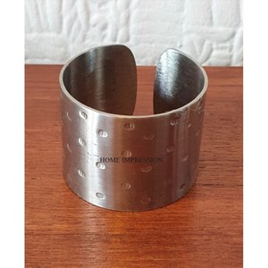 Anneau de serviette minimaliste en métal doré avec finition polie brillante, design moderne et élégant pour les cadeaux de mariage, en stock et personnalisable - Product Image 4