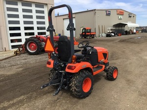Tracteur agricole compact Kubota BX2680 4 roues motrices, machine agricole - Product Image 1