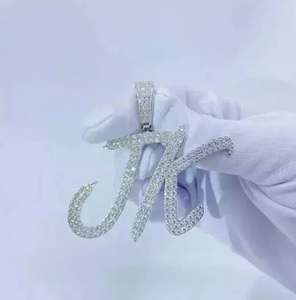 Pendentif Moissanite véritable coupe ronde de 2,30 ct avec lettre personnalisée plaquée or blanc 14 carats pour les fêtes - Product Image 4