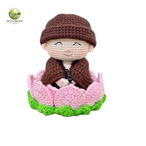 Muñeco Monje Bebé de Ganchillo Bordado a Mano con Base de Loto, Figura Budista de Peluche Amigurumi - Product Image 5