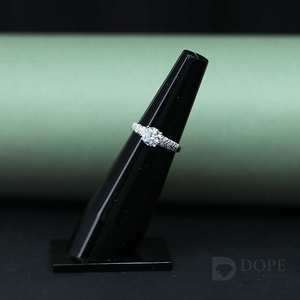 Anillo Unisex Solitario de Piedra Natural con Oro Sólido de 18 Quilates y Acero Inoxidable, Diseño Exclusivo para Toda Ocasión - Product Image 1