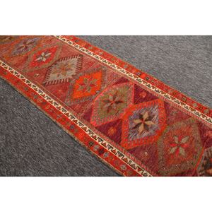 Alfombra Turca Vintage Pequeña de 3x15.8 pies, Naranja Marrón Geométrica con Elementos Florales - Product Image 4