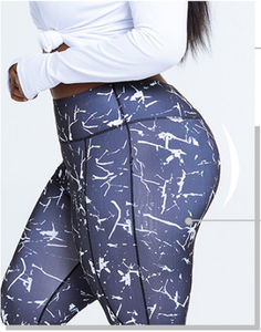 Pantalones de gimnasio de alta calidad para mujer, mallas de yoga con logotipo personalizado, mallas suaves de cintura media sin costuras, patrón sólido - Product Image 4