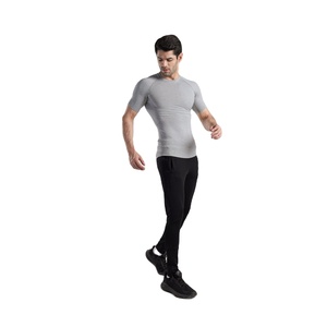 T-shirt de compression pour homme, coupe ajustée, séchage rapide, polyester et élasthanne, extensible sur le devant, pour la gym, l'entraînement, les performances athlétiques, personnalisable OEM, marque privée - Product Image 3