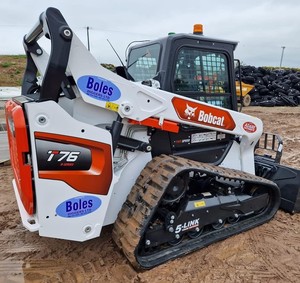 Meilleur modèle d'occasion 2023 pour chargeuse compacte sur chenilles T76, moteur diesel Perkins, 3 tonnes, idéale pour la construction et la manutention de matériaux - Product Image 1