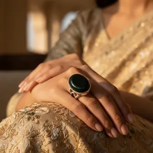 Anillo de Ónice de Plata 925 de Estilo Vintage para Mujer, Ajustable, Joyería de Diseño, Patrón de Mano a la Moda, Licenciado, Privado Disponible - Product Image 1