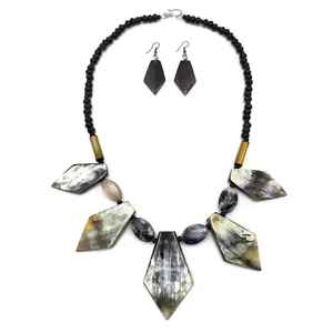 Meilleure qualité corne de buffle naturelle Style religieux femmes mode pendentif collier à breloques taille personnalisée couleur naturelle raisonnable - Product Image 1