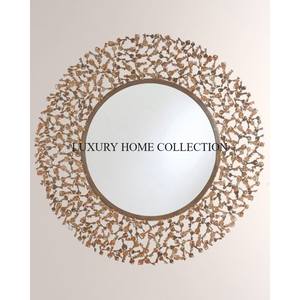 Cadre de miroir mural en métal antique classique avec verre biseauté et détails en métal ornés pour un look décoratif intemporel - Product Image 4