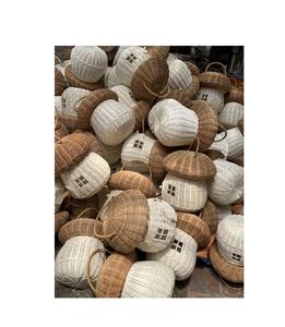 EMBRACE DE L'HIVER: décor suspendu en rotin naturel et osier pour un Noël confortable. - Product Image 1