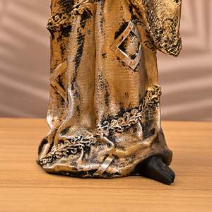 Estatua Antigua de Latón Dorado Estilo Bohemio de una Mujer Tribal Africana - Duradera y Brillante para Exhibición en Mesa - Product Image 4