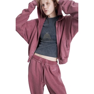 Ensemble deux pièces pour femme, sweat à capuche court et pantalon de jogging, style streetwear, avec logo personnalisé imprimé, délavage acide, 100% coton, personnalisable - Product Image 4