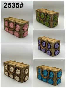 Sac fourre-tout élégant en crochet pour femme avec fleur de camélia, accessoire en coton exquis, sac panier tricoté tendance - Product Image 6