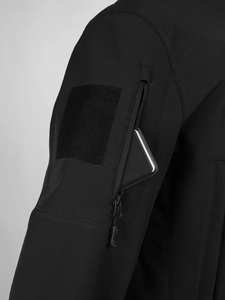 แจ็คเก็ตกันลมแบบมีฮู้ด ซิปหน้า น้ำหนักเบา ผ้าซอฟต์เชลล์ พิมพ์ลายได้ตามสั่ง ผลิตตามแบบ OEM สำหรับทุกเพศ เหมาะกับฤดูหนาว สไตล์ไฮสตรีท ผลิตจากโพลีเอสเตอร์ 100% กันน้ำ - Product Image 3