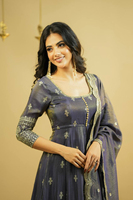 Robes élégantes cousues à la machine sur mesure pour femmes Arrivées fraîches Robe de soirée 3 pièces de qualité supérieure pour dames